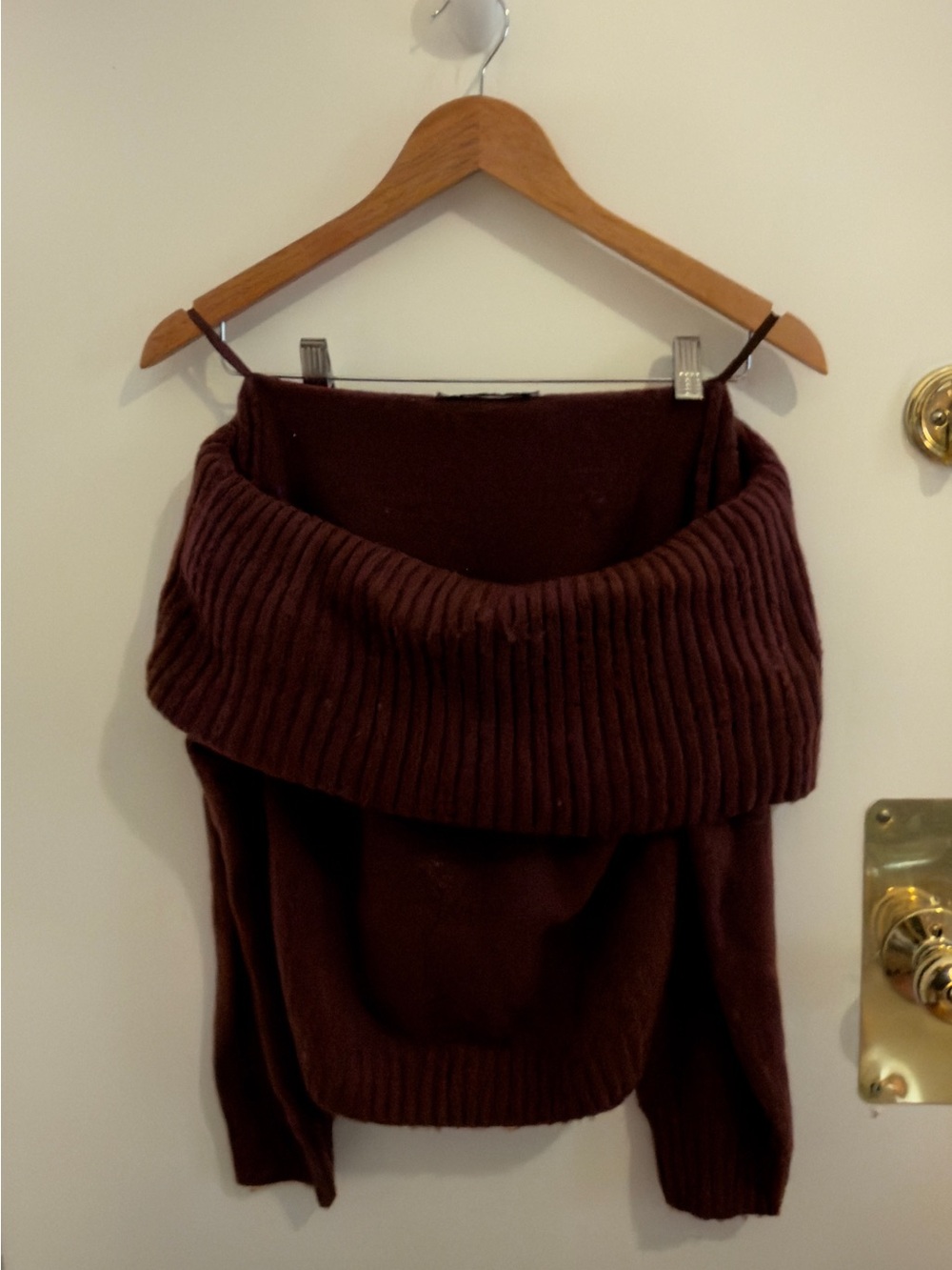 Abercrombie & Fitch Off-the-Shoulder Ribbed Foldover Sweater in Dark Brown